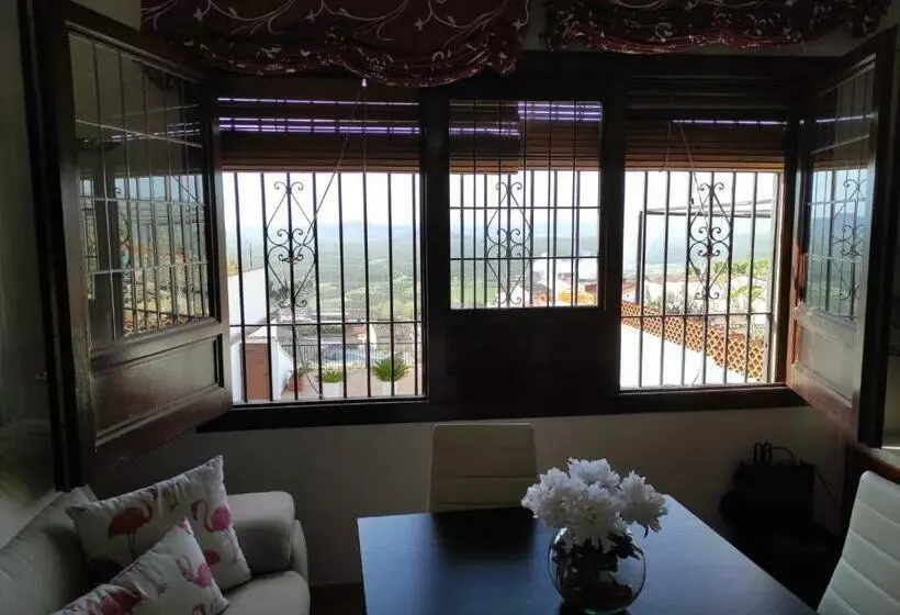 Encantadora Casa Con Piscina Privada Y Vistas Panorámicas