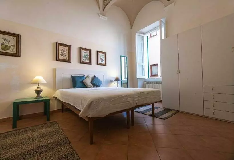 Il Nido Di Arianna Nel Centro Di Loano