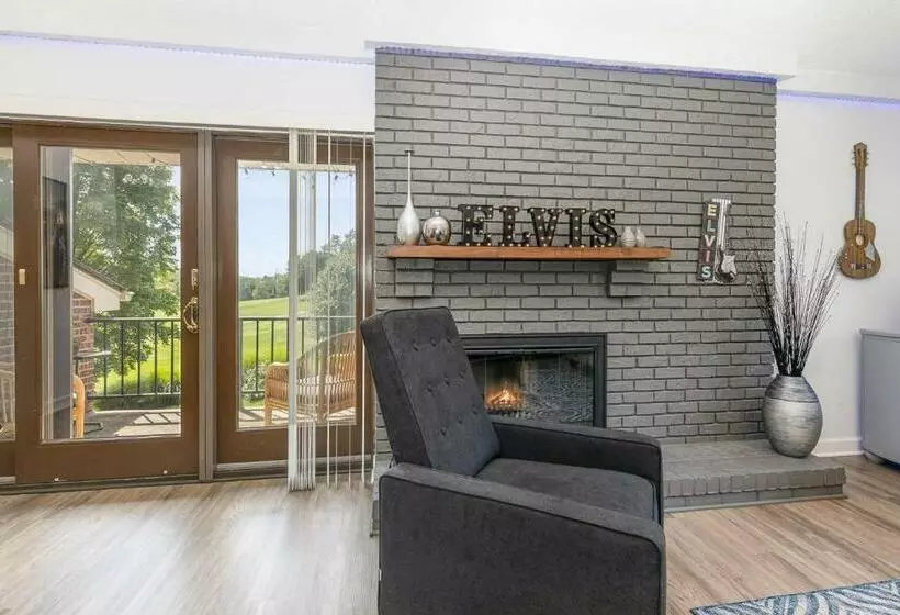Large, Stunning Elvis Themed Condo,10 Min From Cvg