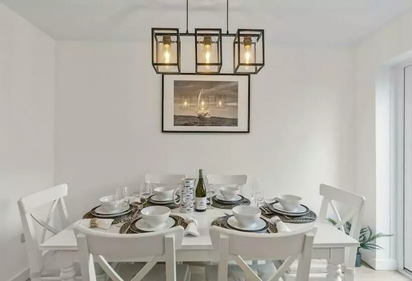 Charming Sea Haven House, Close To The Marina