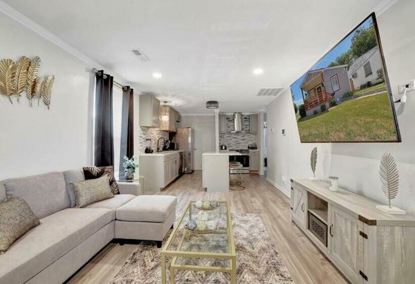 Royalty In The Magic City