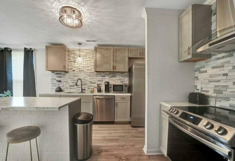 Royalty In The Magic City