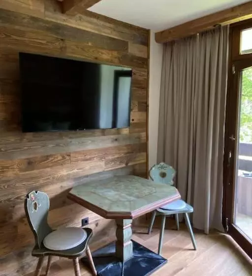 Chalet Stil Mit Pool Und Bergblick