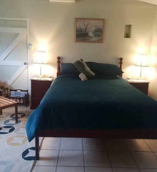 Handsome Hills Dairy Retreat