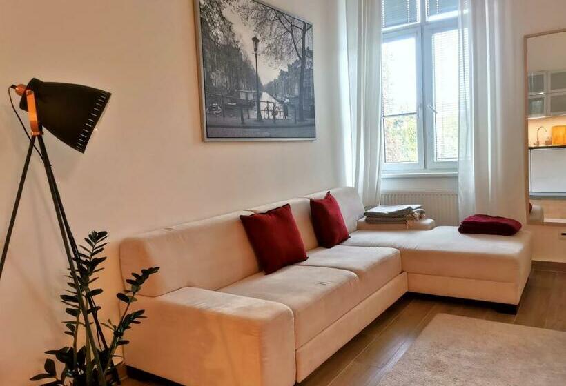 Cozyhome In Old Town, Presidential Apartment