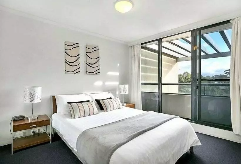 The Apartment Service Fw206