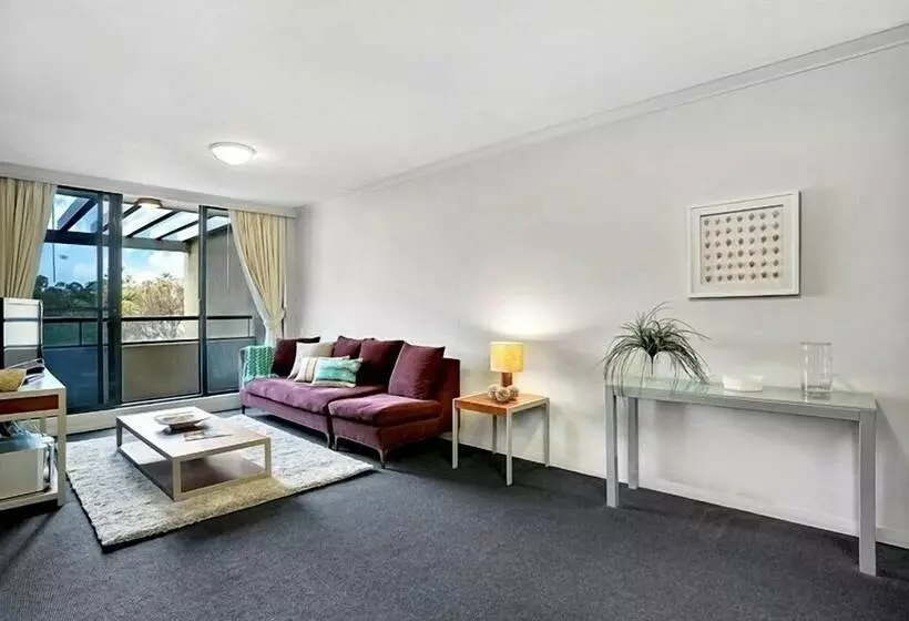 The Apartment Service Fw206