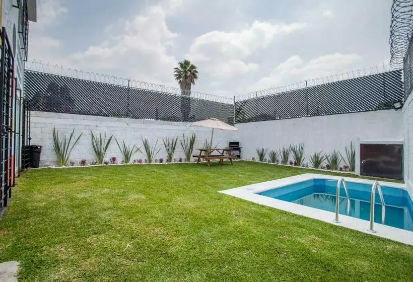 Casa Con Alberca Privada Y Jardin