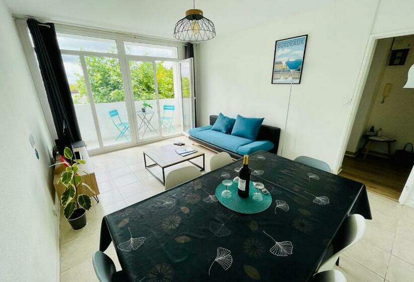 Luminous Apartment With Parking Near The City Center