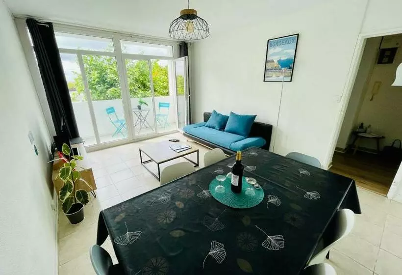 Luminous Apartment With Parking Near The City Center