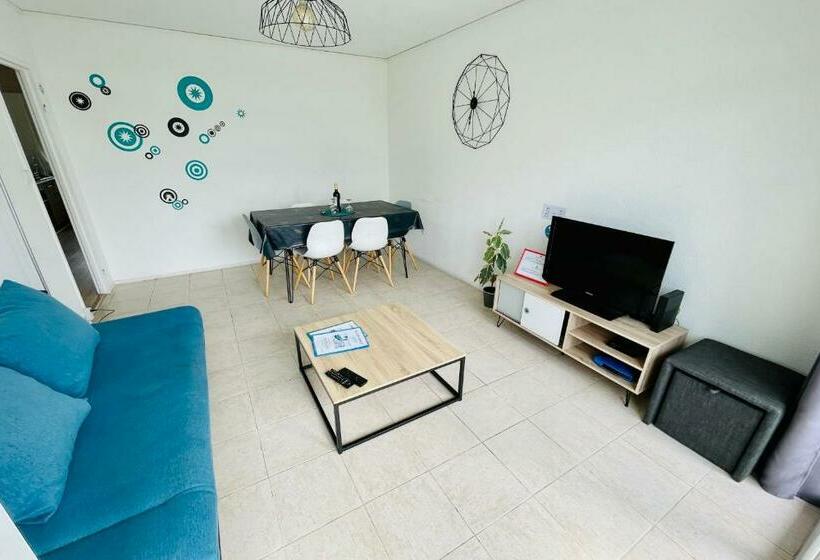 Luminous Apartment With Parking Near The City Center