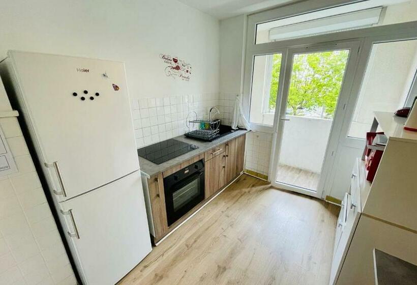 Luminous Apartment With Parking Near The City Center