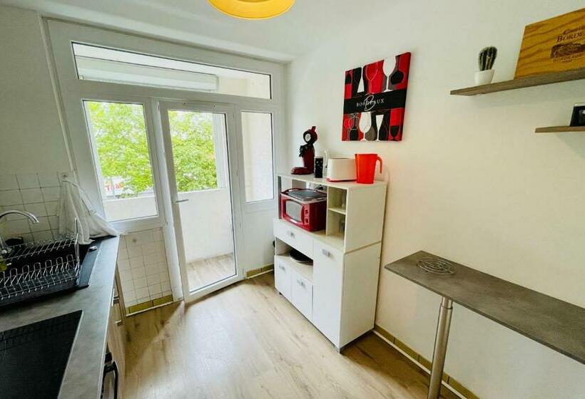 Luminous Apartment With Parking Near The City Center