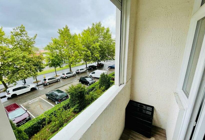 Luminous Apartment With Parking Near The City Center