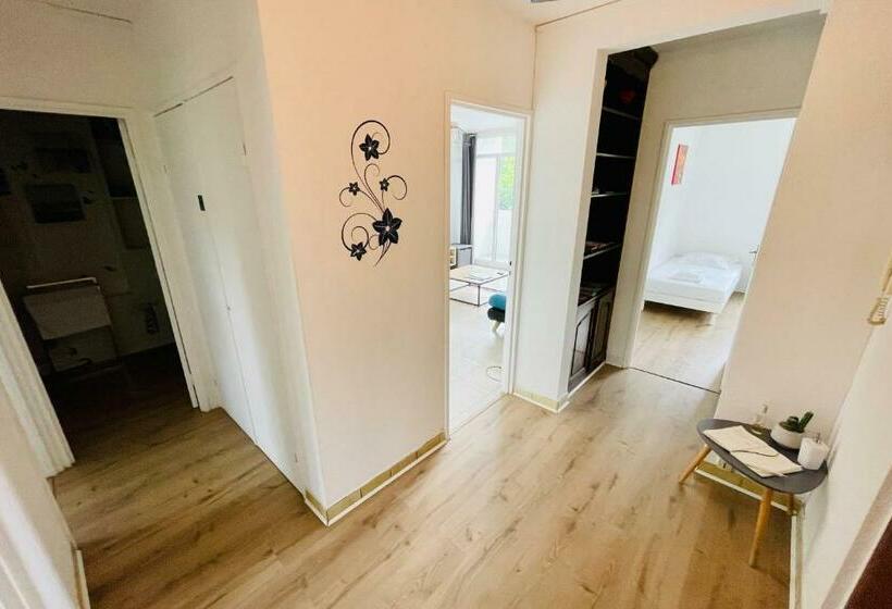 Luminous Apartment With Parking Near The City Center