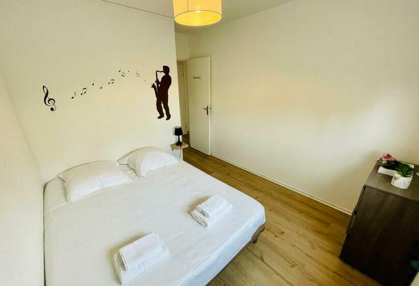 Luminous Apartment With Parking Near The City Center