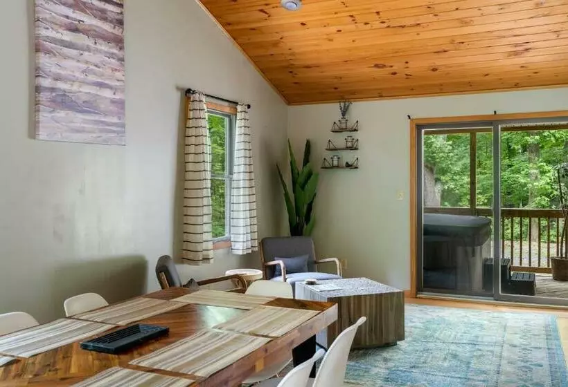 Modern Decor, Hot Tub, Fire Pit, Grill, & Games