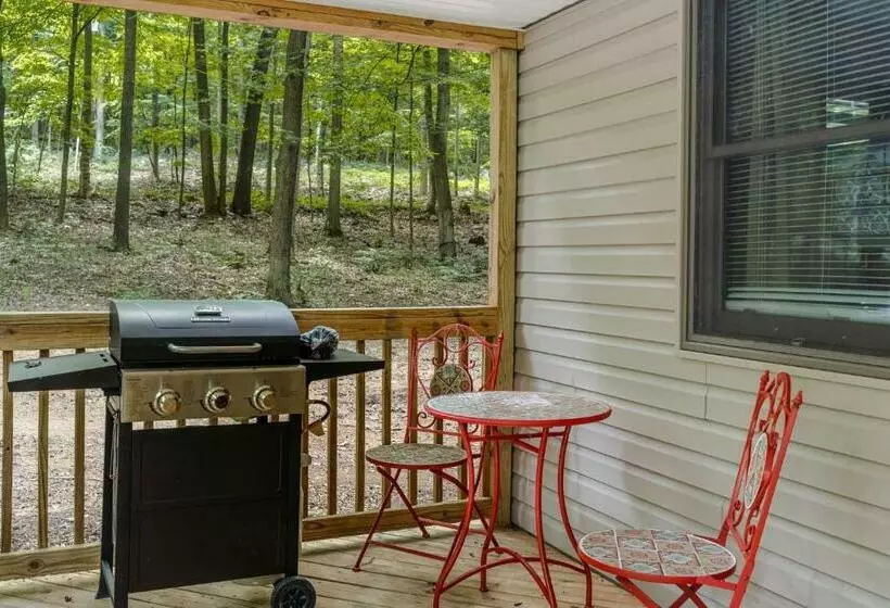 Modern Decor, Hot Tub, Fire Pit, Grill, & Games