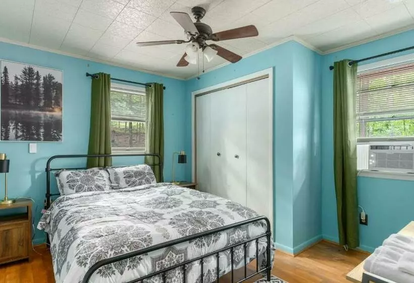 Modern Decor, Hot Tub, Fire Pit, Grill, & Games