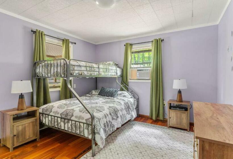 Modern Decor, Hot Tub, Fire Pit, Grill, & Games