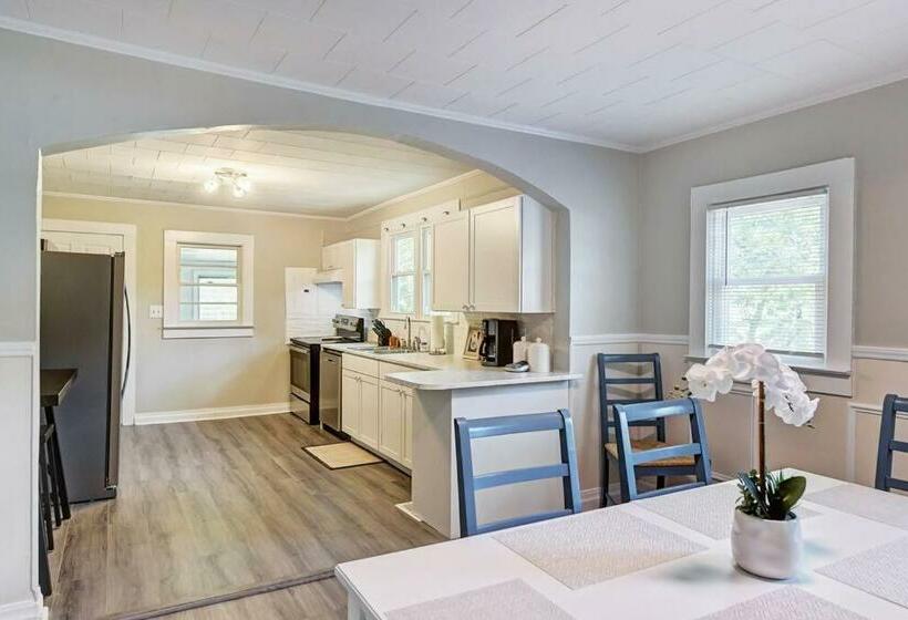 3br/2 Bath With King And Outside Fire Pit