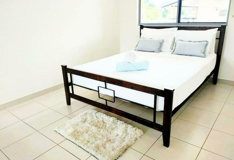 Family Gateway To Seashore