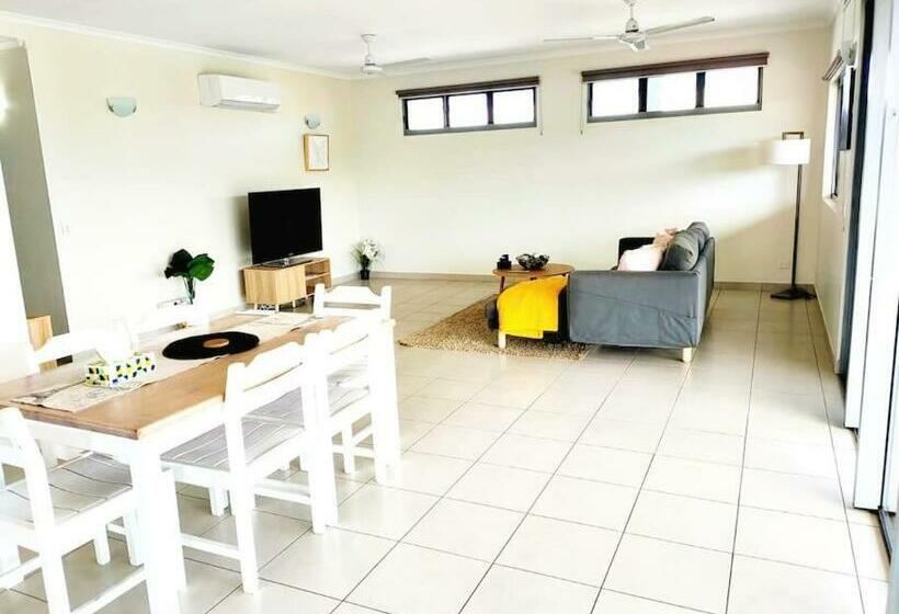 Family Gateway To Seashore