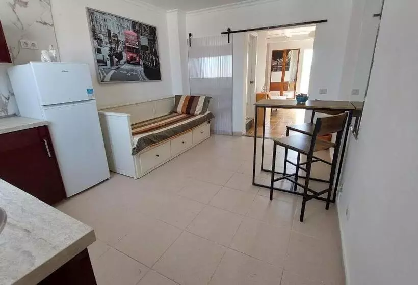 Little Chatty, Parking & Wifi Free