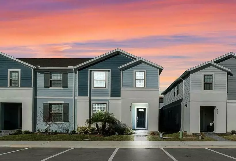 5 Bedrooms   4,5 Bathrooms   Windsor At Westside 8917 Sa