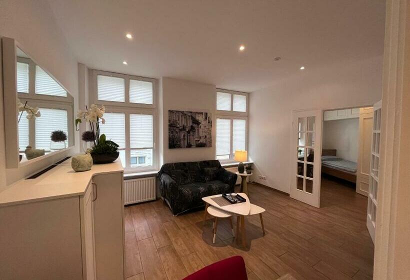 Altbau Trifft Moderne, Neuwertige Komfortwohnung Für Bis 2 Personen