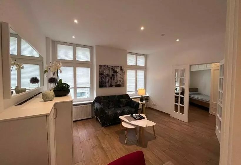 Altbau Trifft Moderne, Neuwertige Komfortwohnung Für Bis 2 Personen