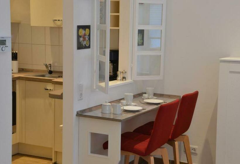 Altbau Trifft Moderne, Neuwertige Komfortwohnung Für Bis 2 Personen