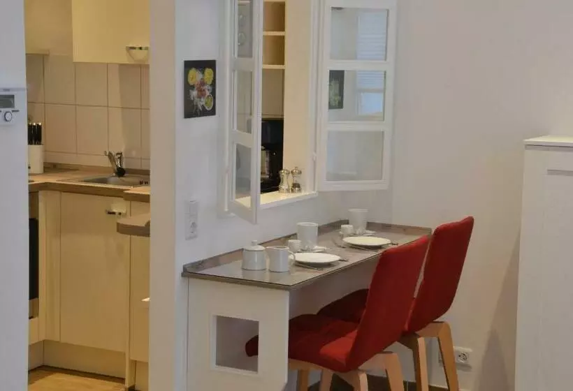 Altbau Trifft Moderne, Neuwertige Komfortwohnung Für Bis 2 Personen