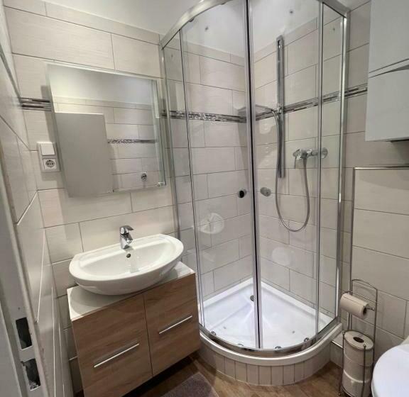 Altbau Trifft Moderne, Neuwertige Komfortwohnung Für Bis 2 Personen