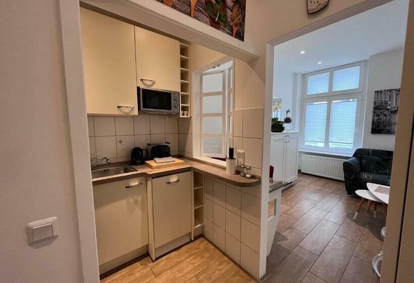 Altbau Trifft Moderne, Neuwertige Komfortwohnung Für Bis 2 Personen