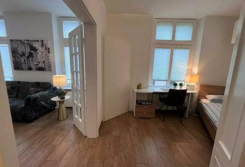 Altbau Trifft Moderne, Neuwertige Komfortwohnung Für Bis 2 Personen