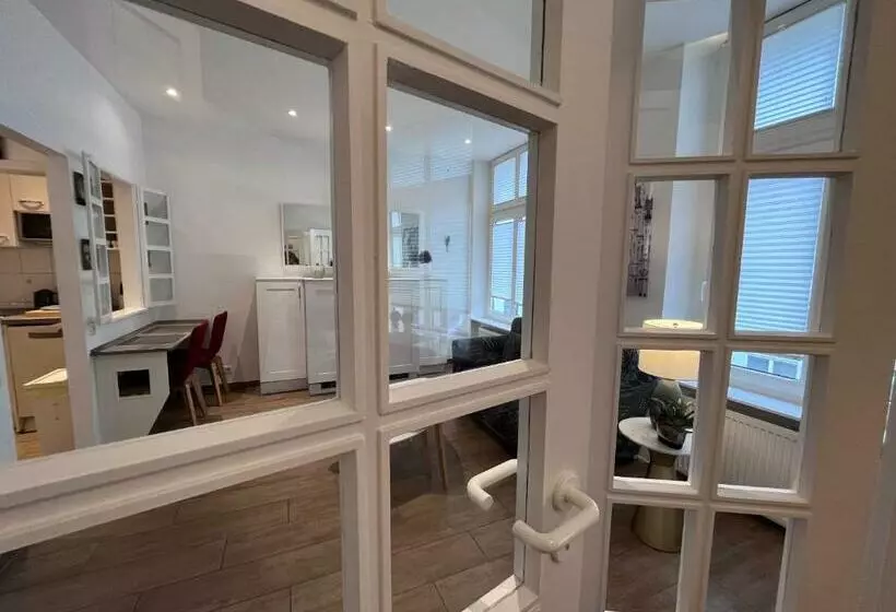 Altbau Trifft Moderne, Neuwertige Komfortwohnung Für Bis 2 Personen