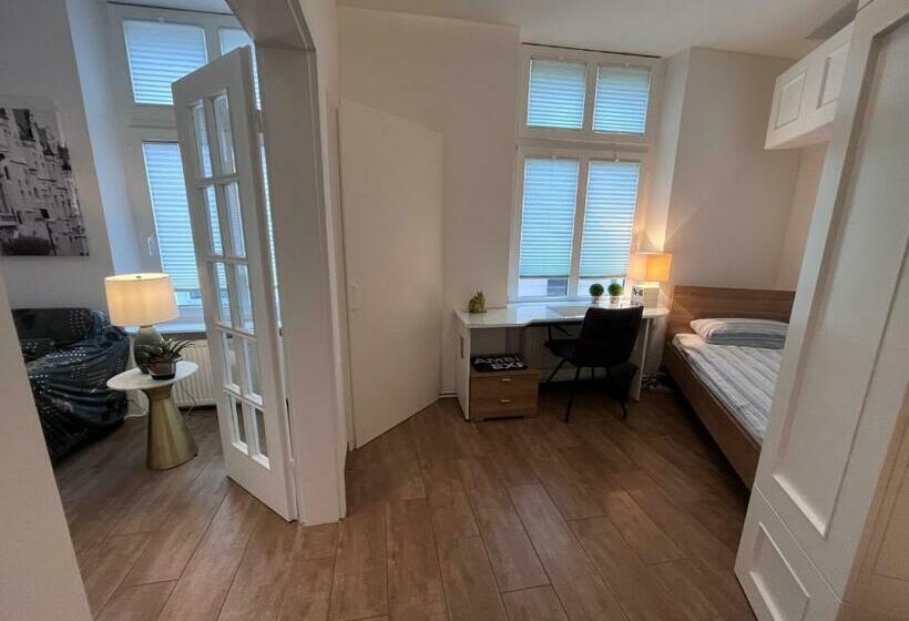 Altbau Trifft Moderne, Neuwertige Komfortwohnung Für Bis 2 Personen