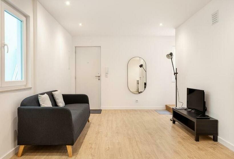 Altido Cosy 2bed Apartment In Lisbon