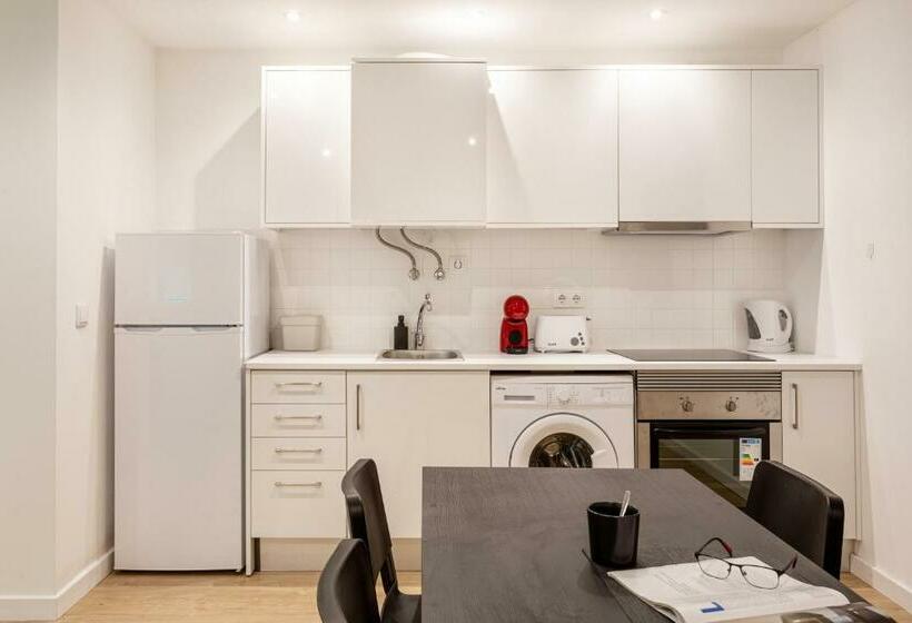 Altido Cosy 2bed Apartment In Lisbon