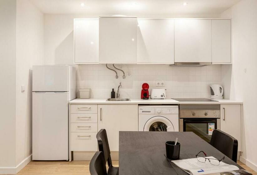 Altido Cosy 2bed Apartment In Lisbon