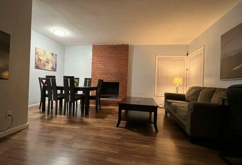 Cozy 2b/2b Residential Home In Berkeley