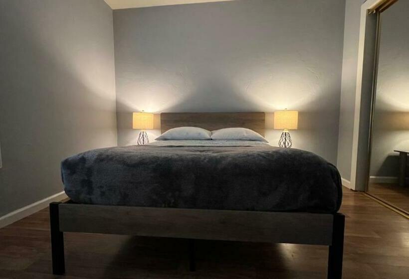 Cozy 2b/2b Residential Home In Berkeley