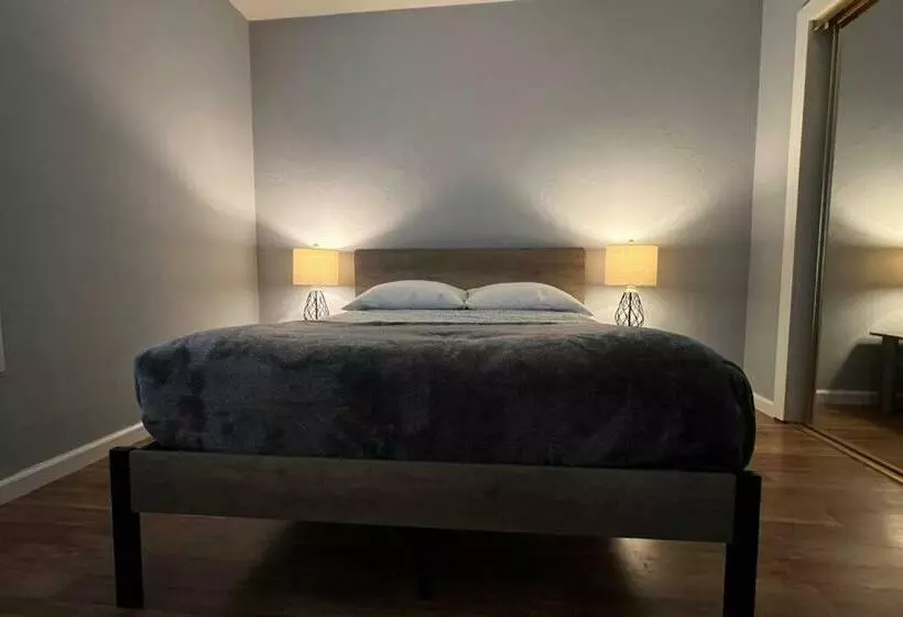 Cozy 2b/2b Residential Home In Berkeley