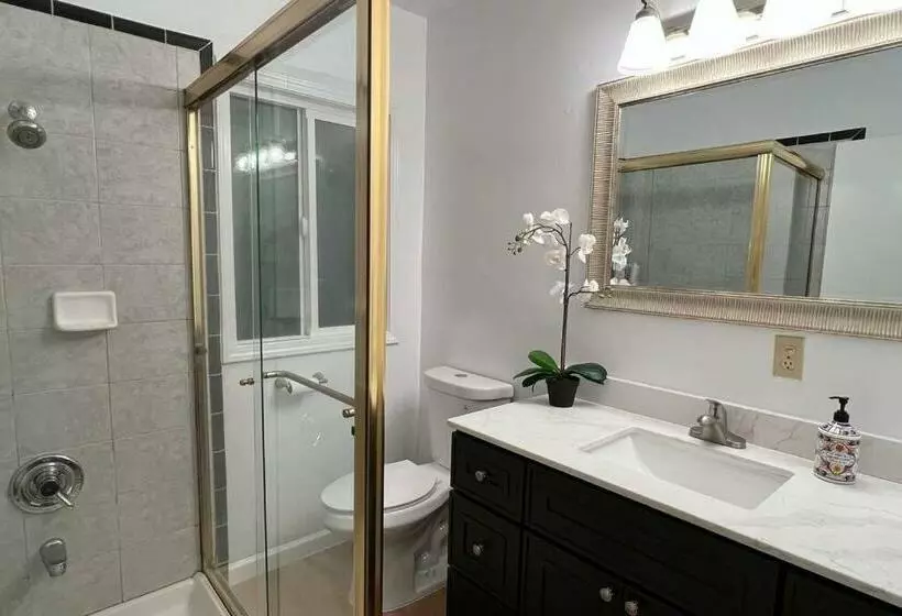 Cozy 2b/2b Residential Home In Berkeley