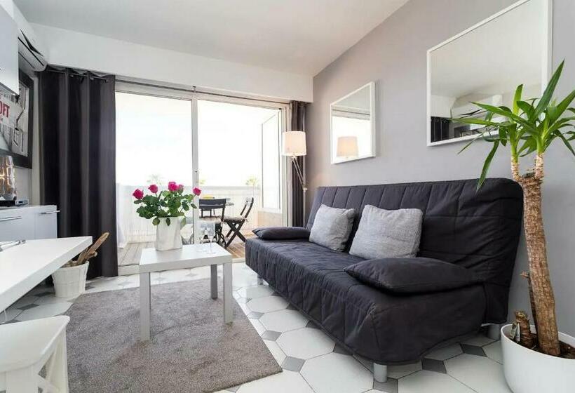 Modern Studio Apt W/balcony/port Views/nr Old Town