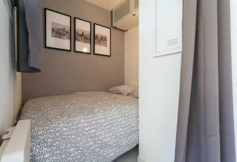 Modern Studio Apt W/balcony/port Views/nr Old Town