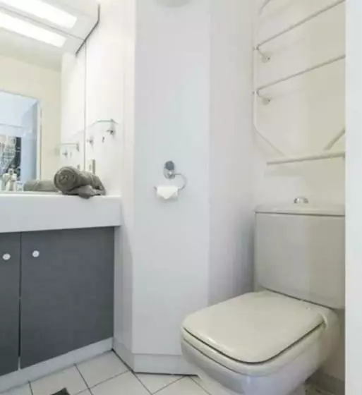 Modern Studio Apt W/balcony/port Views/nr Old Town