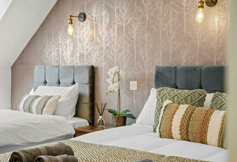 Prime 3 Bed House To Bicester Outlet For 8 People By Platinum Key Properties