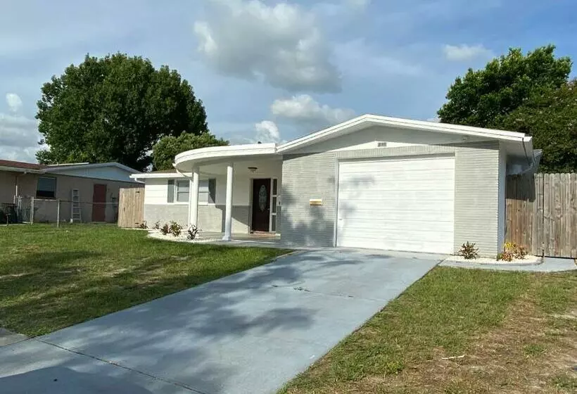 Cozy 3 Bed Home Close To Beautiful Beaches